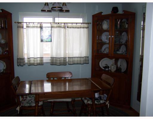 787 Lindsay Road Carnegie, PA 15106 - Photo 5 of 15 Dining Room.