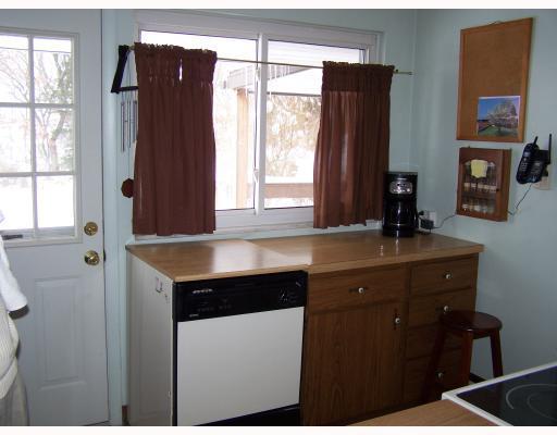 787 Lindsay Road Carnegie, PA 15106 - Photo 7 of 15 Kitchen.