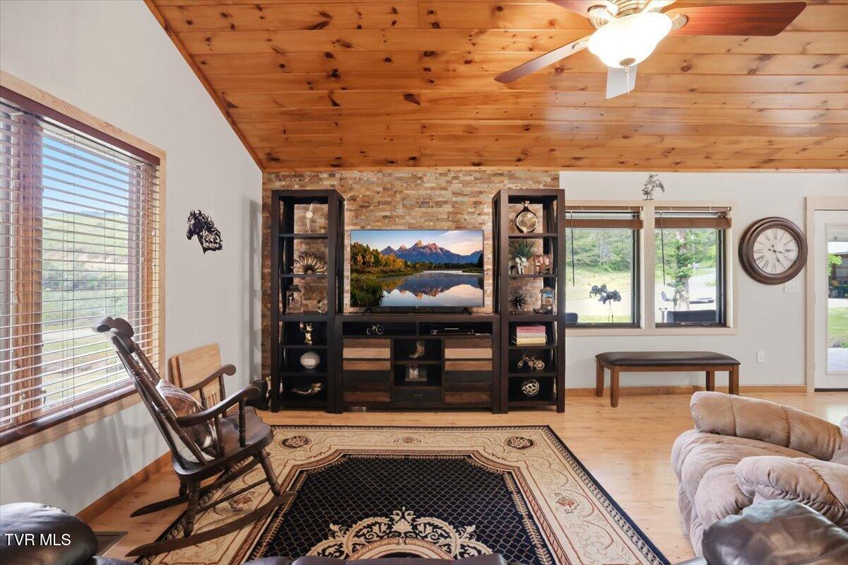 3427 Bill Douglas Road Newport, TN 37821 - Photo 21 of 33 22-3427_Bill_Douglas_rd_016