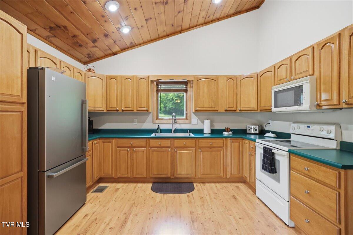 3427 Bill Douglas Road Newport, TN 37821 - Photo 22 of 33 23-3427_Bill_Douglas_rd_017