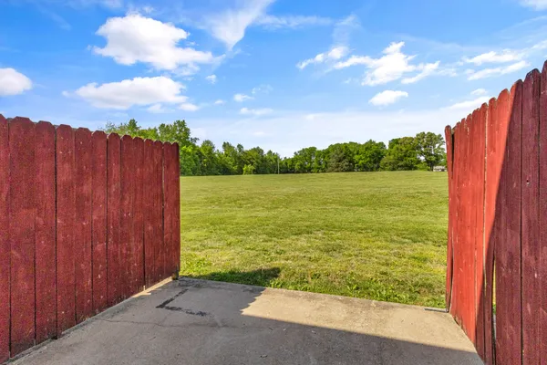 $950 | 245 State Line Road, Oak Grove, KY 42262