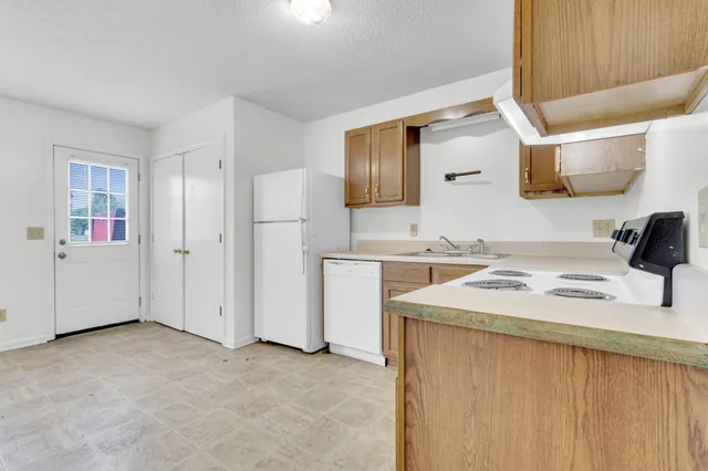 $950 | 245 State Line Road, Oak Grove, KY 42262