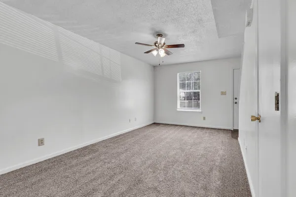 $950 | 245 State Line Road, Oak Grove, KY 42262