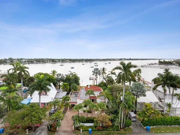 $18,950 | 114 South Lake Drive, Lantana, FL 33462