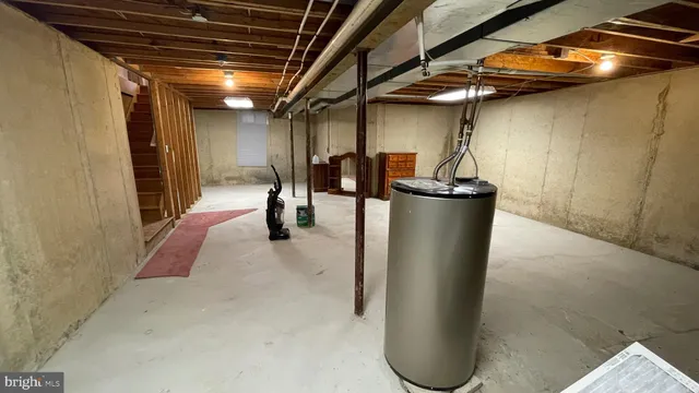 a view of livingroom with furniture