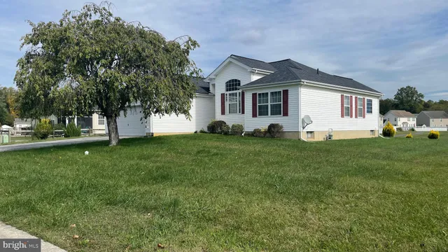 a front view of house with yard