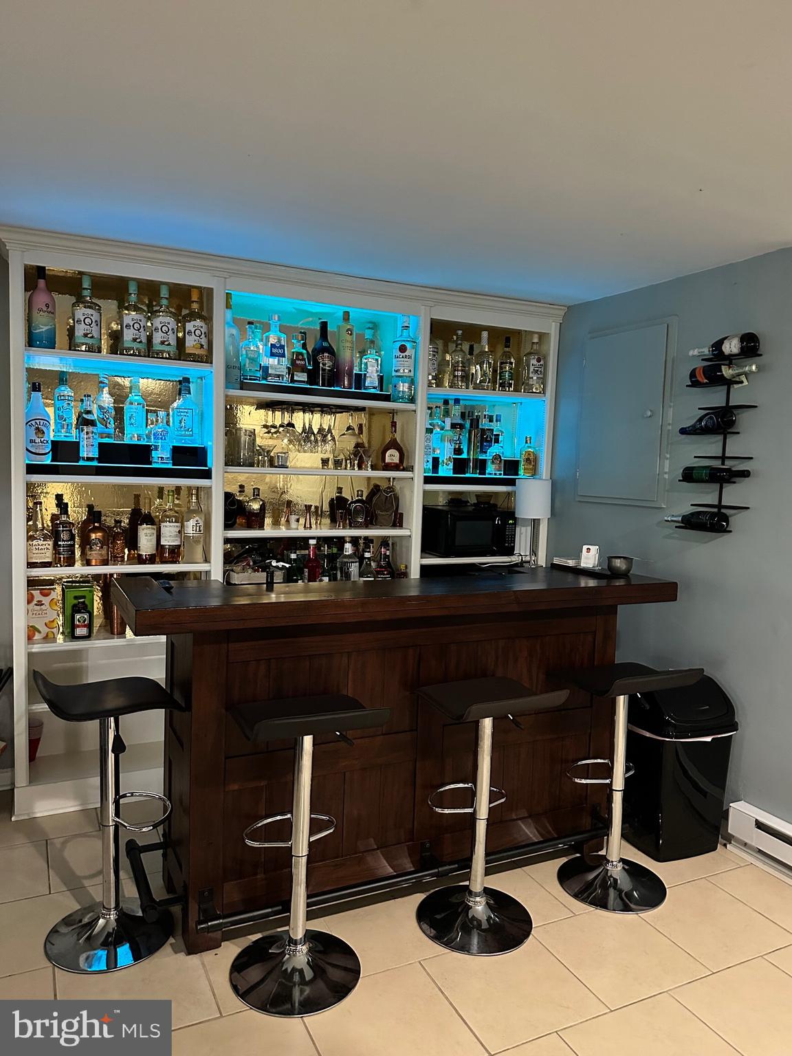 1801 Crums Mill Road Harrisburg, PA 17110 - Photo 18 of 29 a living room with a couch and a potted plant