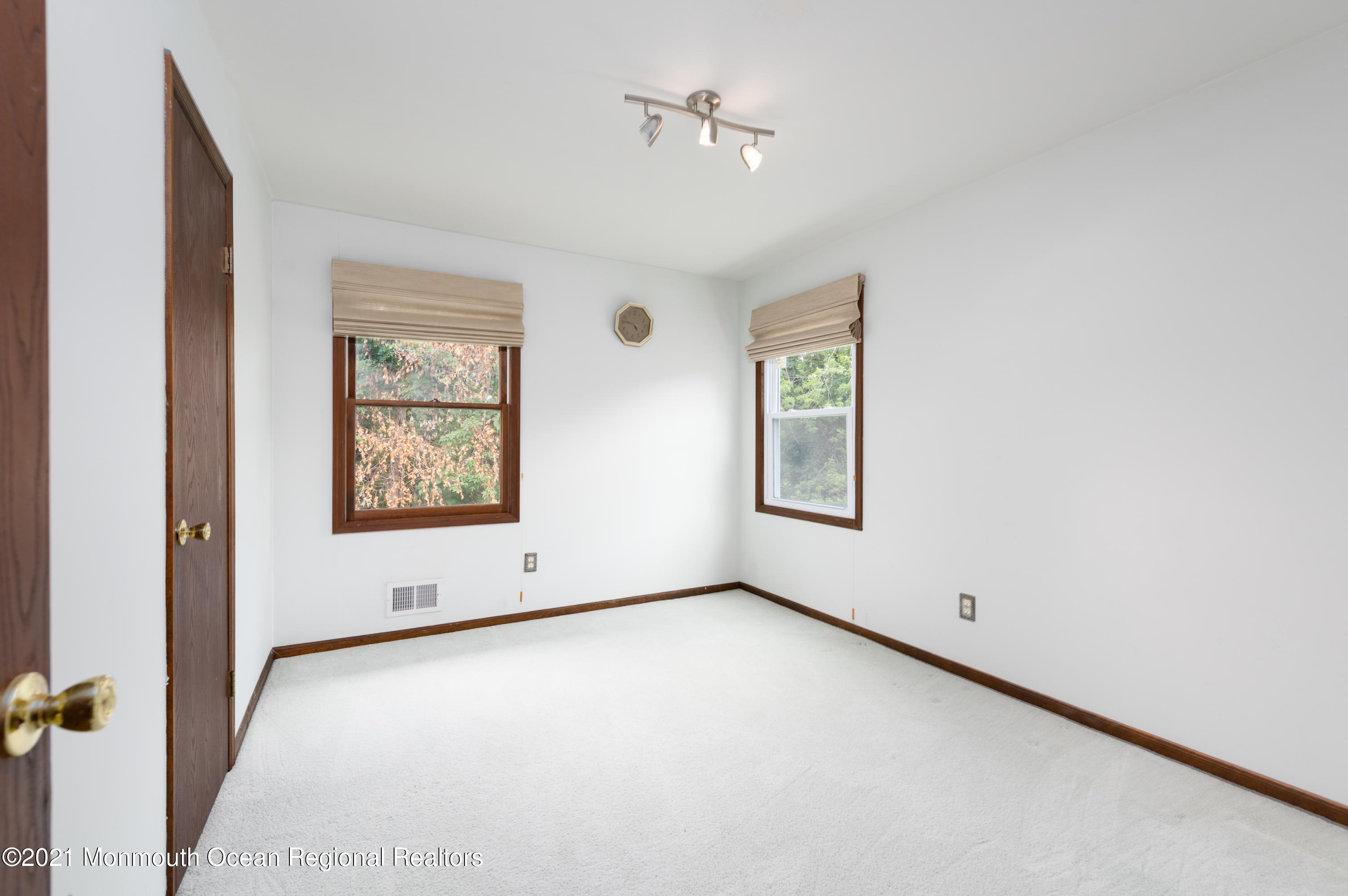 537 Line Road Aberdeen, NJ 07747 - Photo 21 of 23 an empty room with windows
