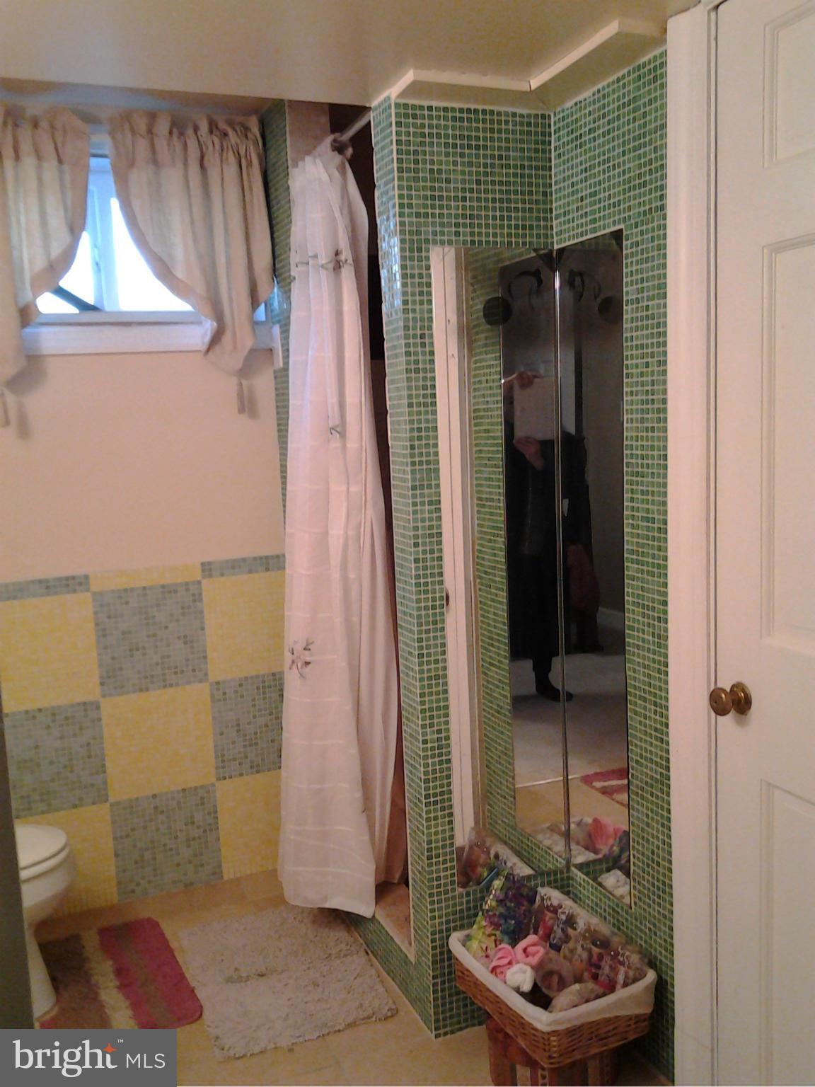 6948 Decatur Place Hyattsville, MD 20784 - Photo 28 of 30 Bath