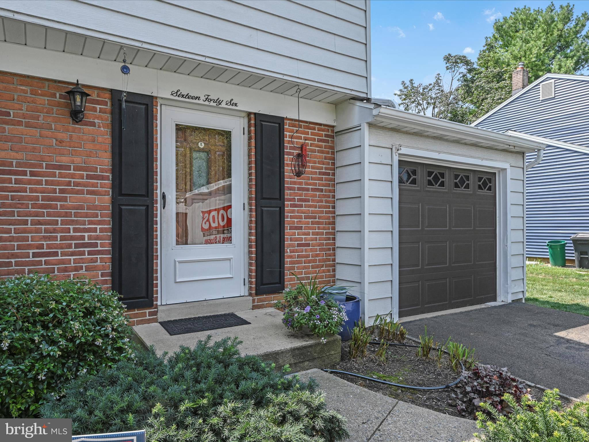 1646 Glenn Road Lancaster, PA 17601 - Photo 2 of 31 Front