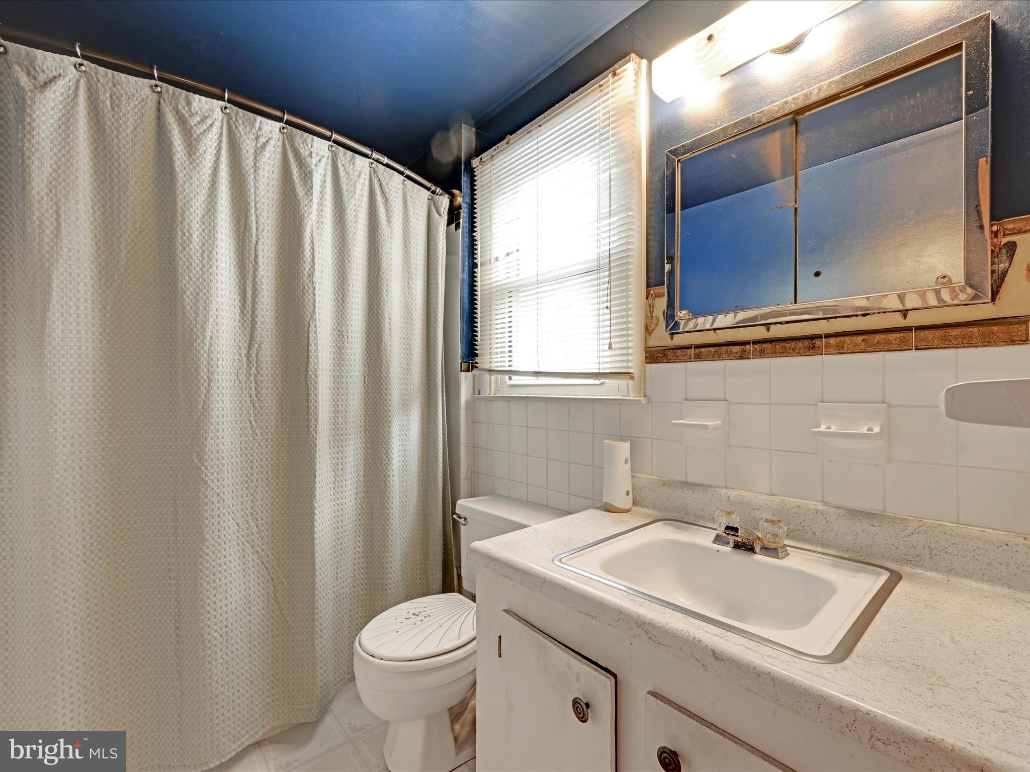 1646 Glenn Road Lancaster, PA 17601 - Photo 24 of 31 Bathroom