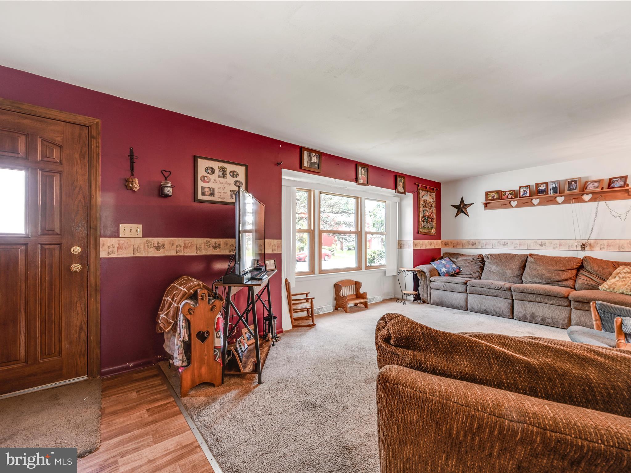 1646 Glenn Road Lancaster, PA 17601 - Photo 5 of 31 Living Room