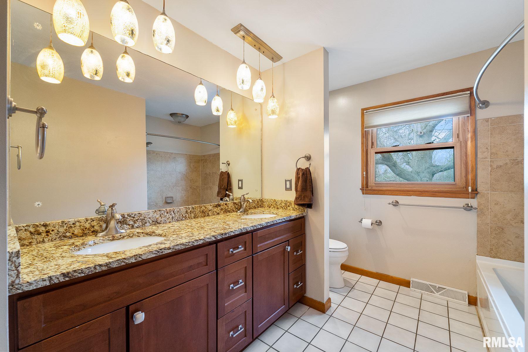 3579 North Oak Hill Road Rochester, IL 62563 - Photo 13 of 48