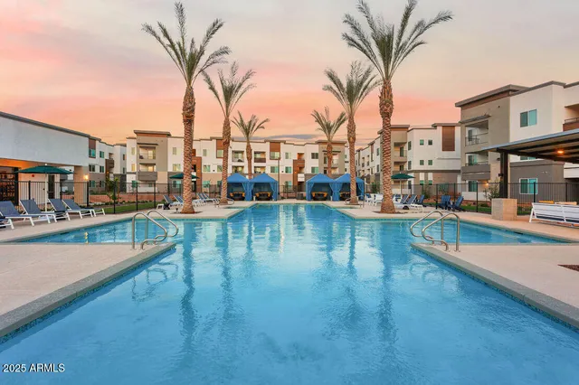$1,705 | 28201 North Black Canyon Highway, Unit 2, Phoenix, AZ 85085