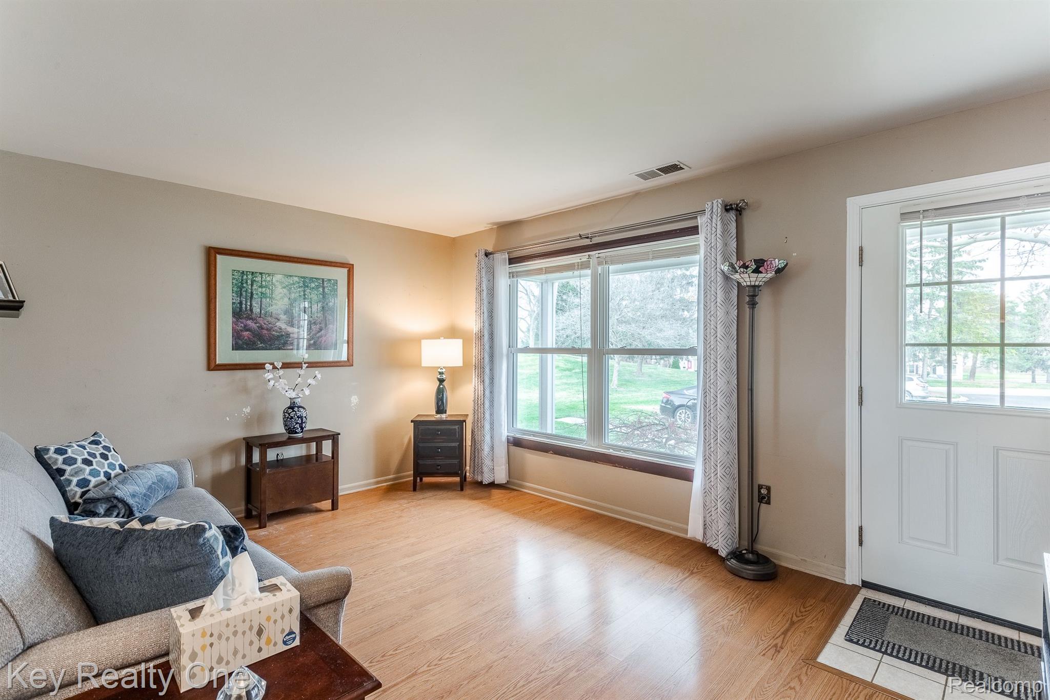 1223 Miniature Court Rochester, MI 48307 - Photo 5 of 28 Gallery Image 5