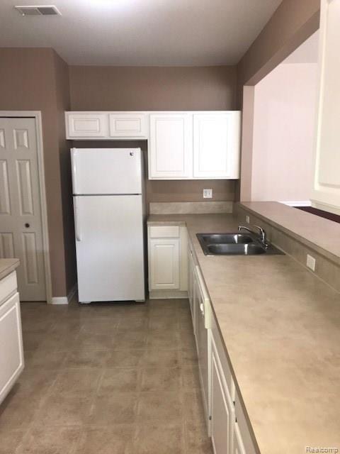 1901 Flagstone Circle Rochester, MI 48307 - Photo 5 of 9