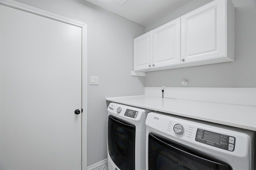 2074 Briarcliff Road Lewisville, TX 75067 - Photo 34 of 40 Washer and dryer stay!