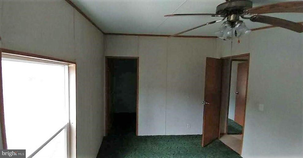 13728 Spruce Springs Road Southwest Cumberland, MD 21502 - Photo 3 of 20 Living Room