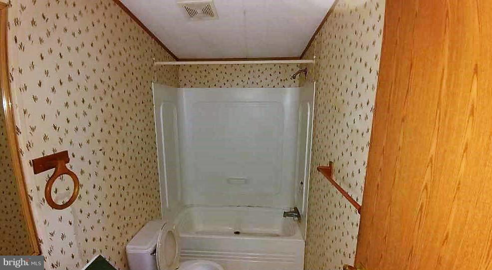 13728 Spruce Springs Road Southwest Cumberland, MD 21502 - Photo 7 of 20 Bath