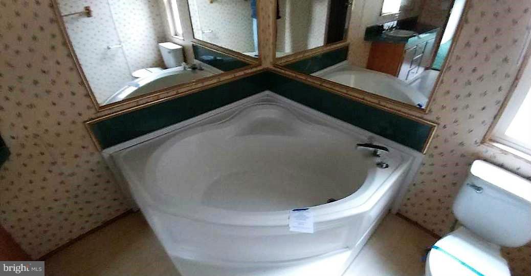 13728 Spruce Springs Road Southwest Cumberland, MD 21502 - Photo 10 of 20 Bath (Master)