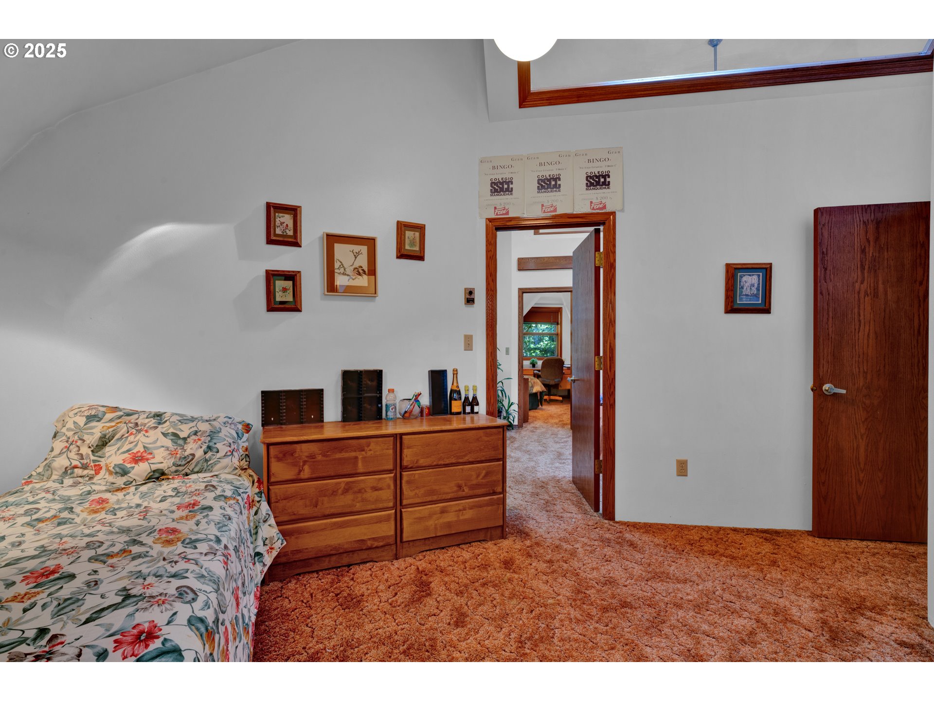 434 East 39th Avenue Eugene, OR 97405 - Photo 33 of 48 a living room with furniture and a bed