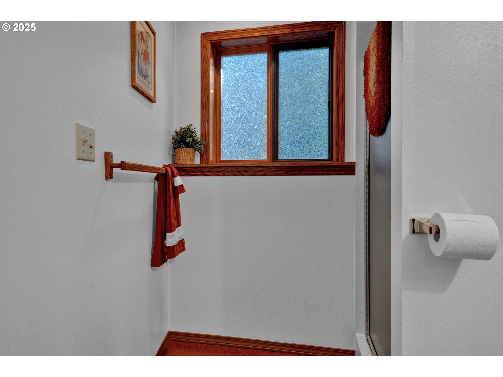 434 East 39th Avenue Eugene, OR 97405 - Photo 36 of 48 a picture of a bathroom