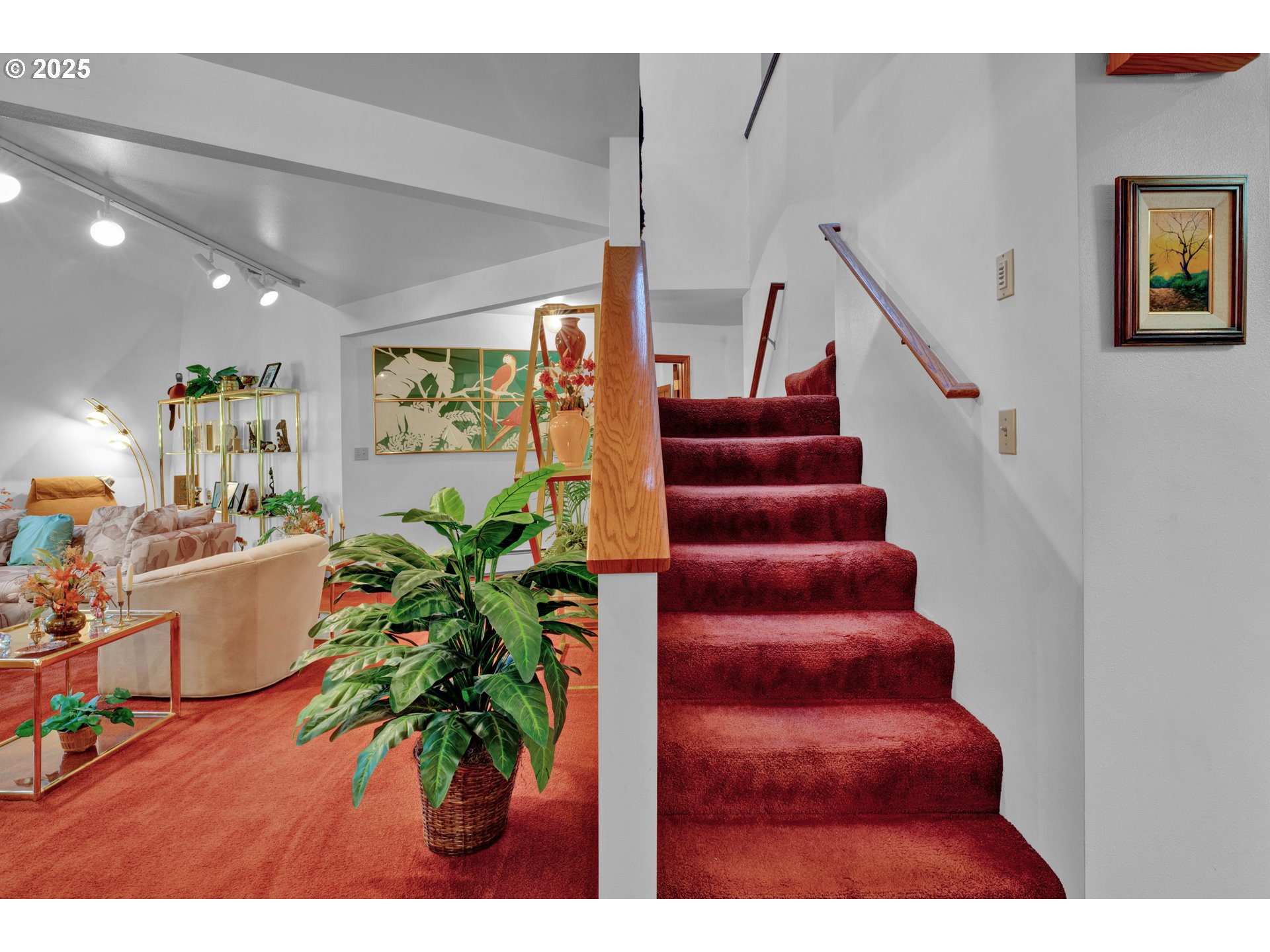 434 East 39th Avenue Eugene, OR 97405 - Photo 9 of 48 a view of entryway and hall