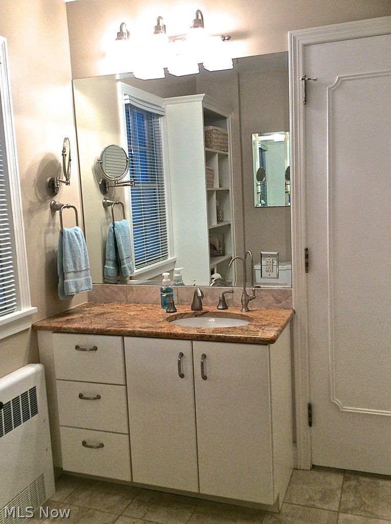 414 Somerset Road Akron, OH 44313 - Photo 14 of 25 Granite top vanity in the owner's en-suite bath