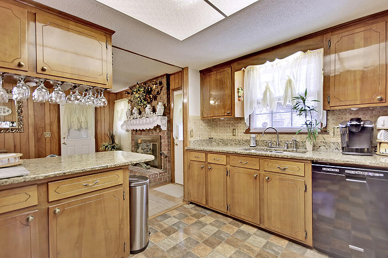 206 Grouse Road Summerville, SC 29485 - Photo 7 of 28 Kitchen