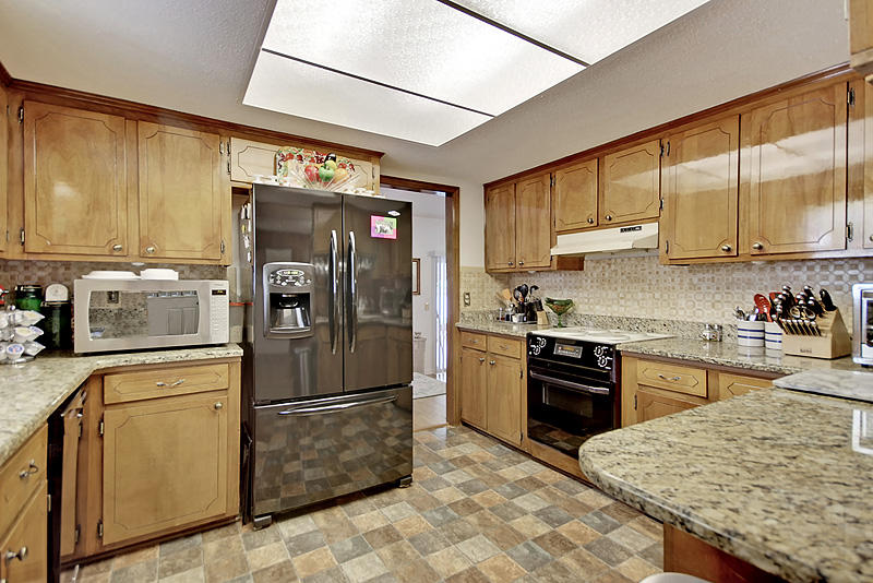 206 Grouse Road Summerville, SC 29485 - Photo 8 of 28 Kitchen with stainless steel appliances