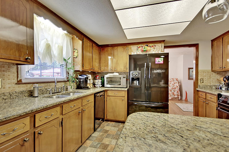 206 Grouse Road Summerville, SC 29485 - Photo 9 of 28 Kitchen with plenty of cabinet space