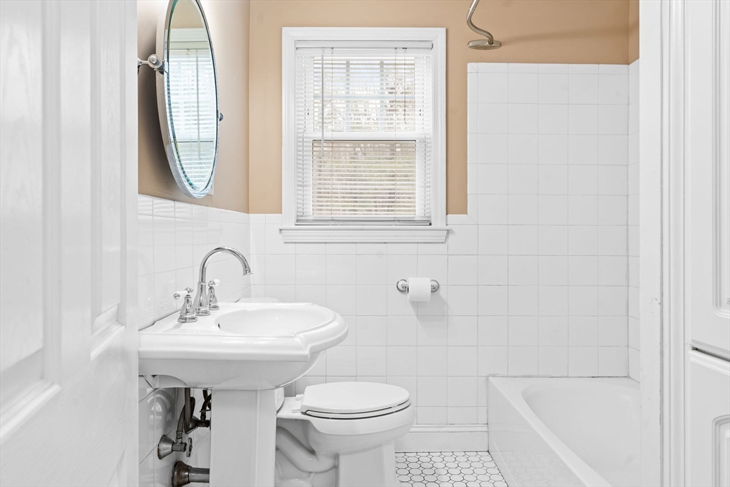 71 Narrows Road Westminster, MA 01473 - Photo 7 of 27 Gallery Image 7