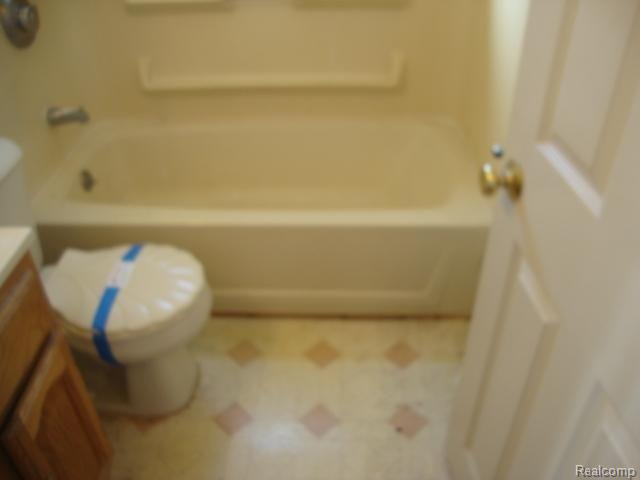 27786 Pennsylvania Road Romulus, MI 48174 - Photo 13 of 14 013