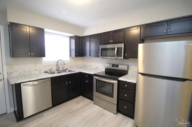 $1,400 | 3400 Green Briar Court, Unit C, Gulf Breeze, FL 32563