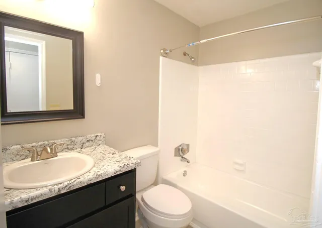 $1,400 | 3400 Green Briar Court, Unit C, Gulf Breeze, FL 32563