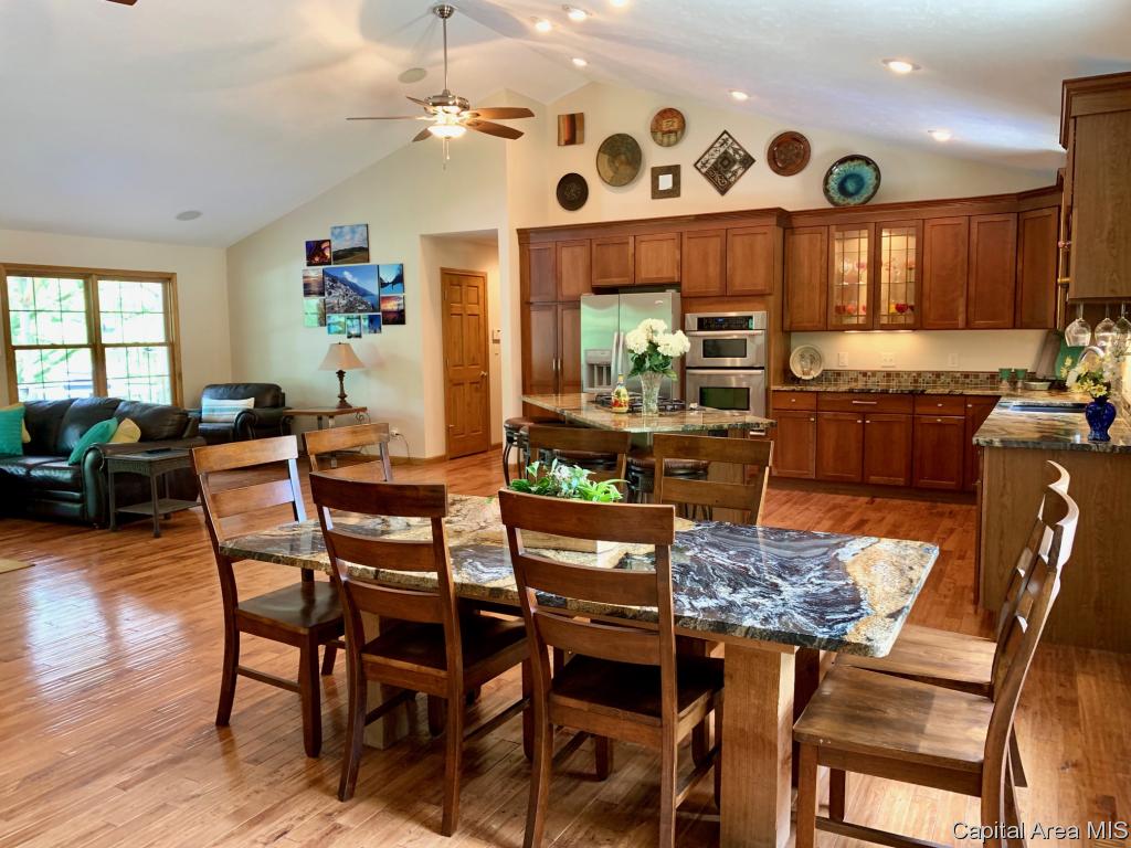 9 Hawthorne Lane Springfield, IL 62712 - Photo 4 of 26 Gallery Image 4