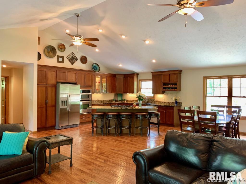 9 Hawthorne Lane Springfield, IL 62712 - Photo 5 of 26 Gallery Image 5