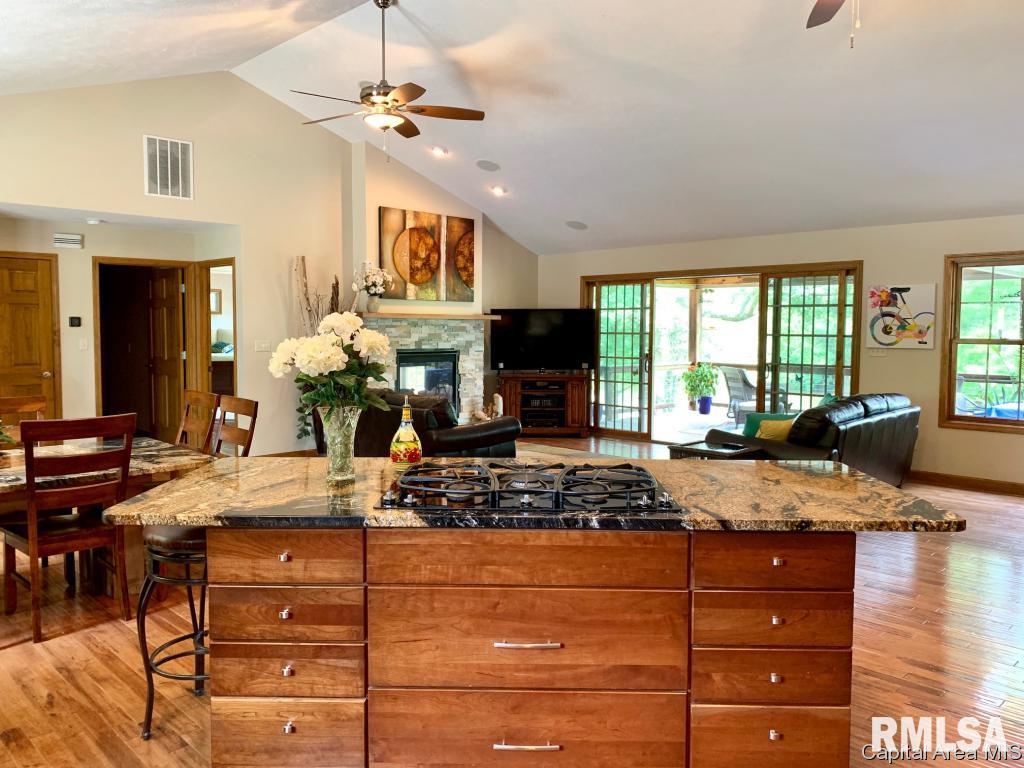 9 Hawthorne Lane Springfield, IL 62712 - Photo 7 of 26 Gallery Image 7