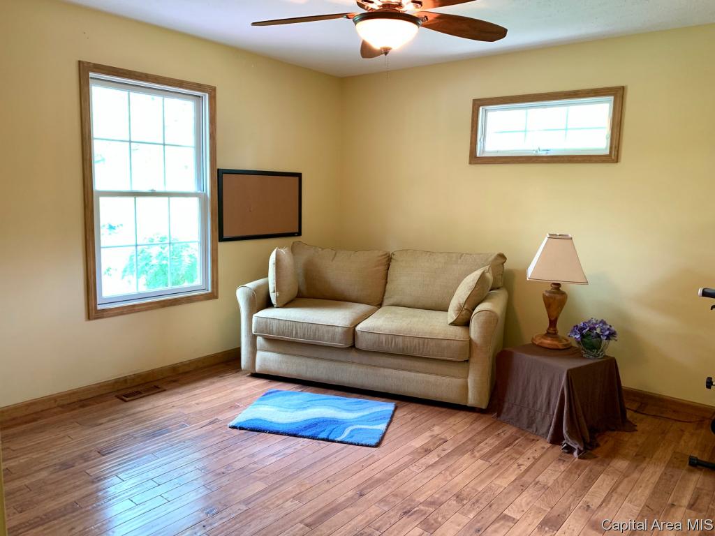 9 Hawthorne Lane Springfield, IL 62712 - Photo 10 of 26 Gallery Image 10