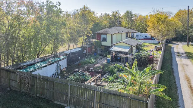 a view of a garden with an iron fence