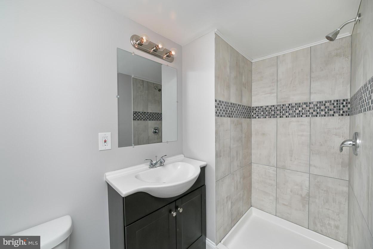 3920 Rokeby Road Baltimore, MD 21229 - Photo 16 of 24 Bath