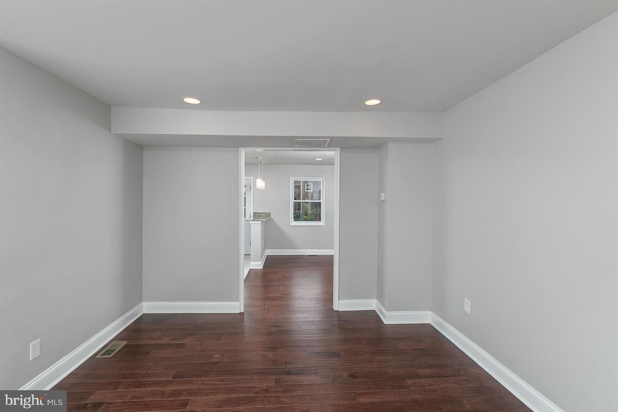 3920 Rokeby Road Baltimore, MD 21229 - Photo 6 of 24 Living Room