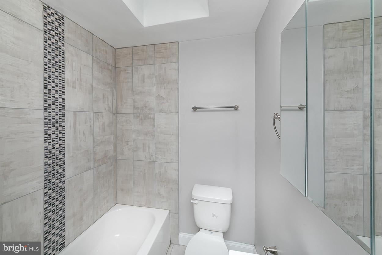 3920 Rokeby Road Baltimore, MD 21229 - Photo 8 of 24 Bath (Master)