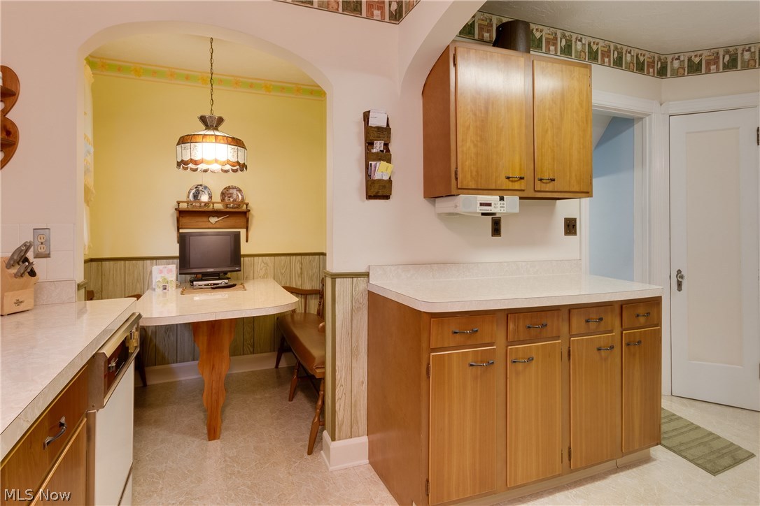 7579 Little Mountain Road Mentor, OH 44060 - Photo 15 of 33 Abundance of cabinets and counterspace