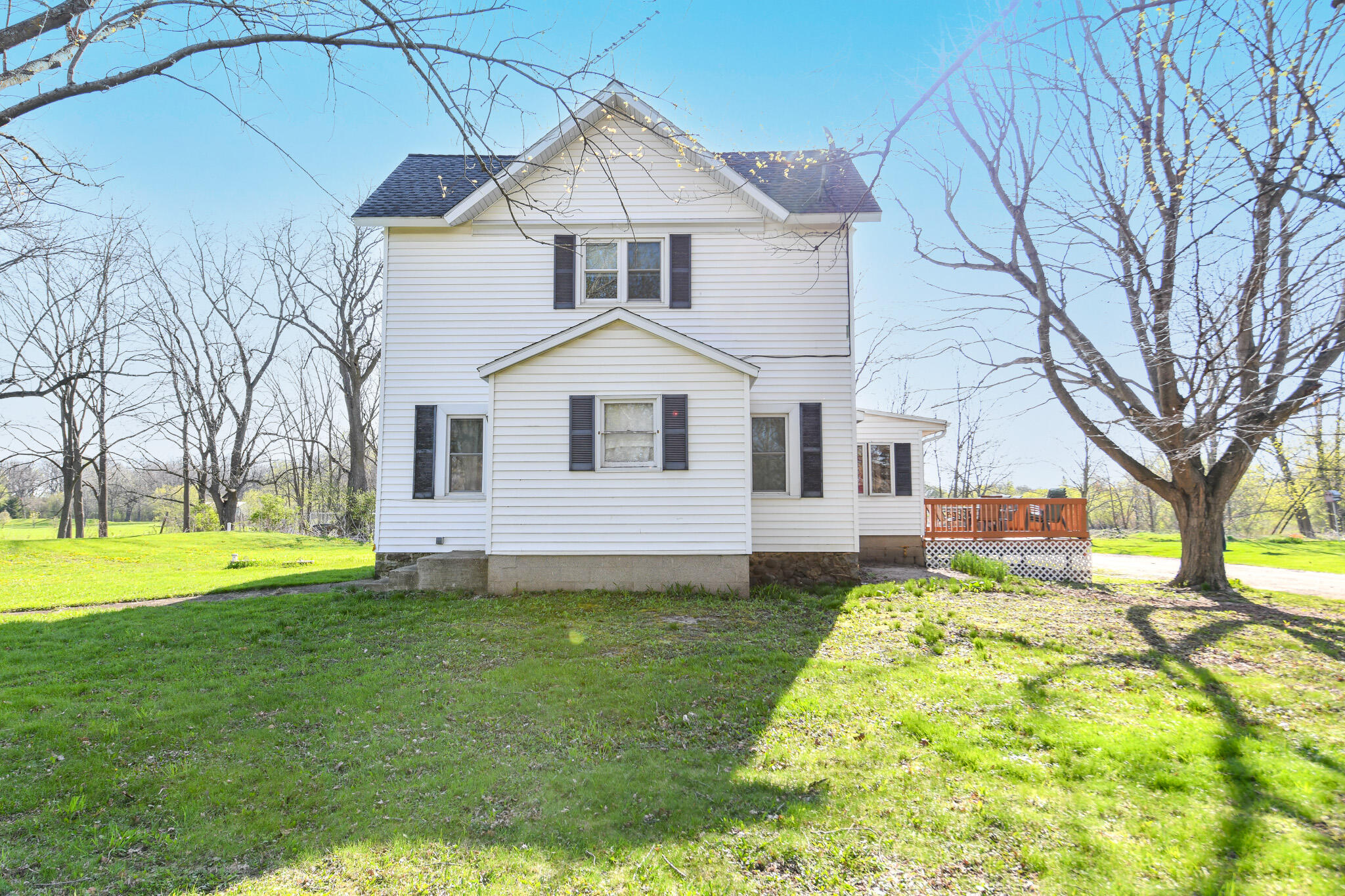 N5364 Cobb Road Lafayette, WI 53121 - Photo 26 of 38 Side View