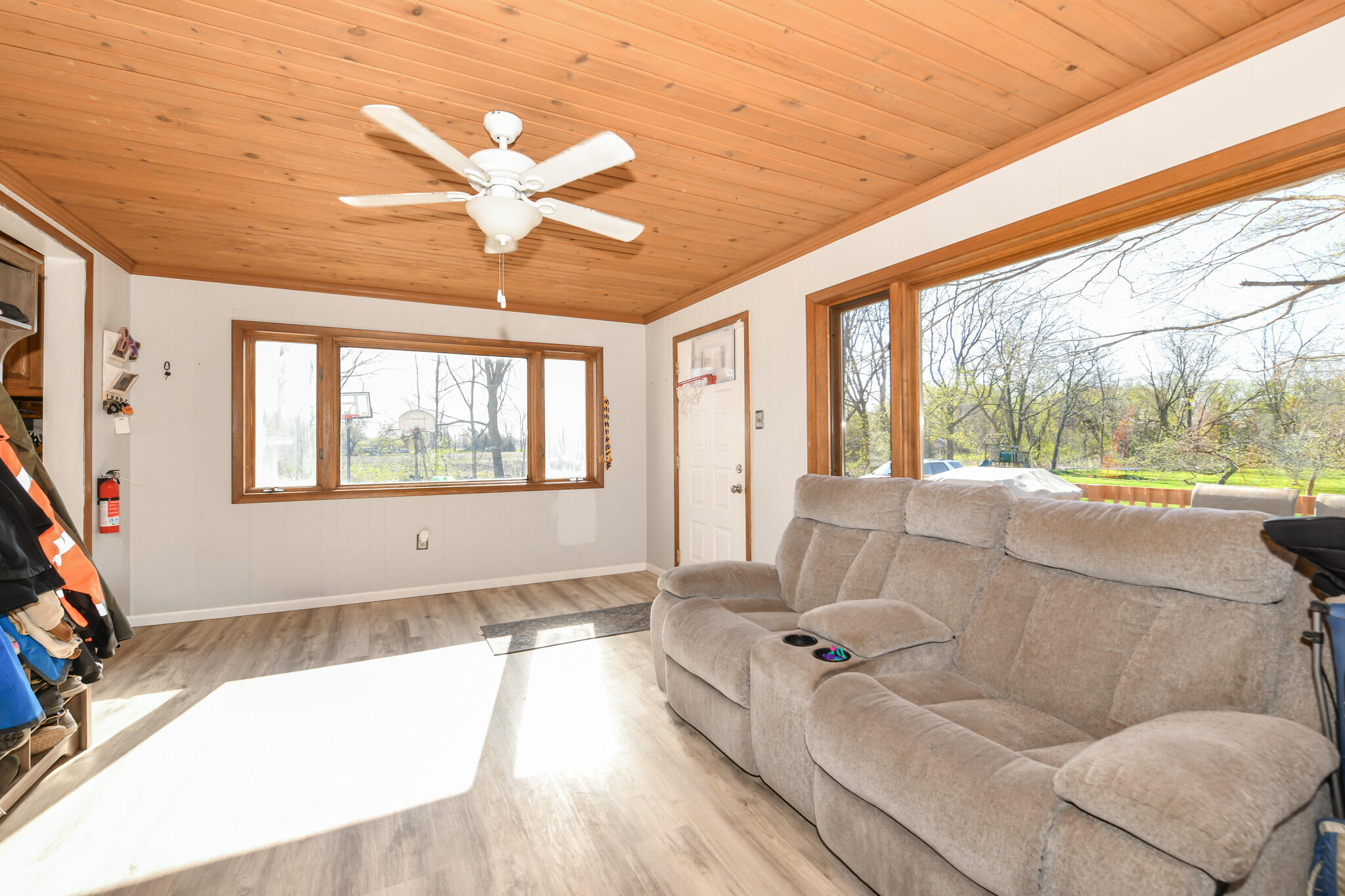 N5364 Cobb Road Lafayette, WI 53121 - Photo 7 of 38 Four Season Room