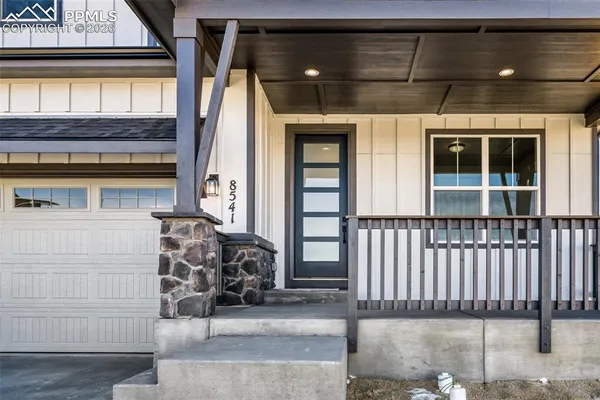 a view of a house with entryway