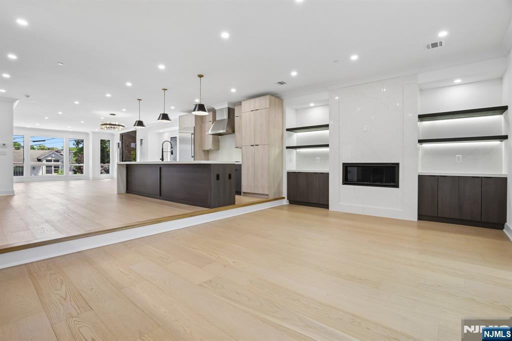 2189 Jones Road Fort Lee, NJ 07024 - Photo 10 of 32