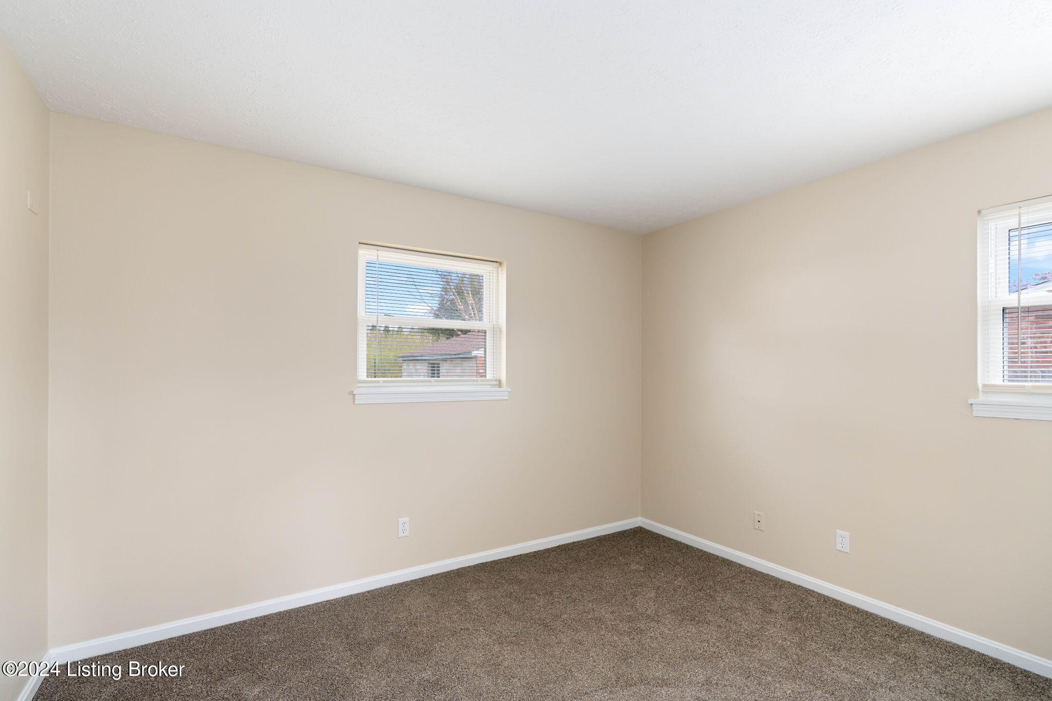 11209 Torrington Road Louisville, KY 40272 - Photo 32 of 32 11209 Torrington Rd-23