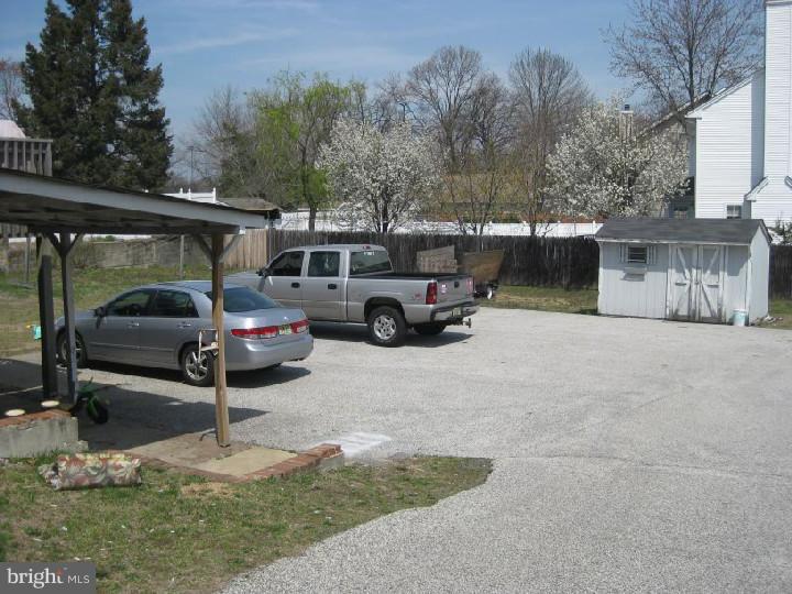 915 South Fairview Street Riverside, NJ 08075 - Photo 2 of 8 Driveway